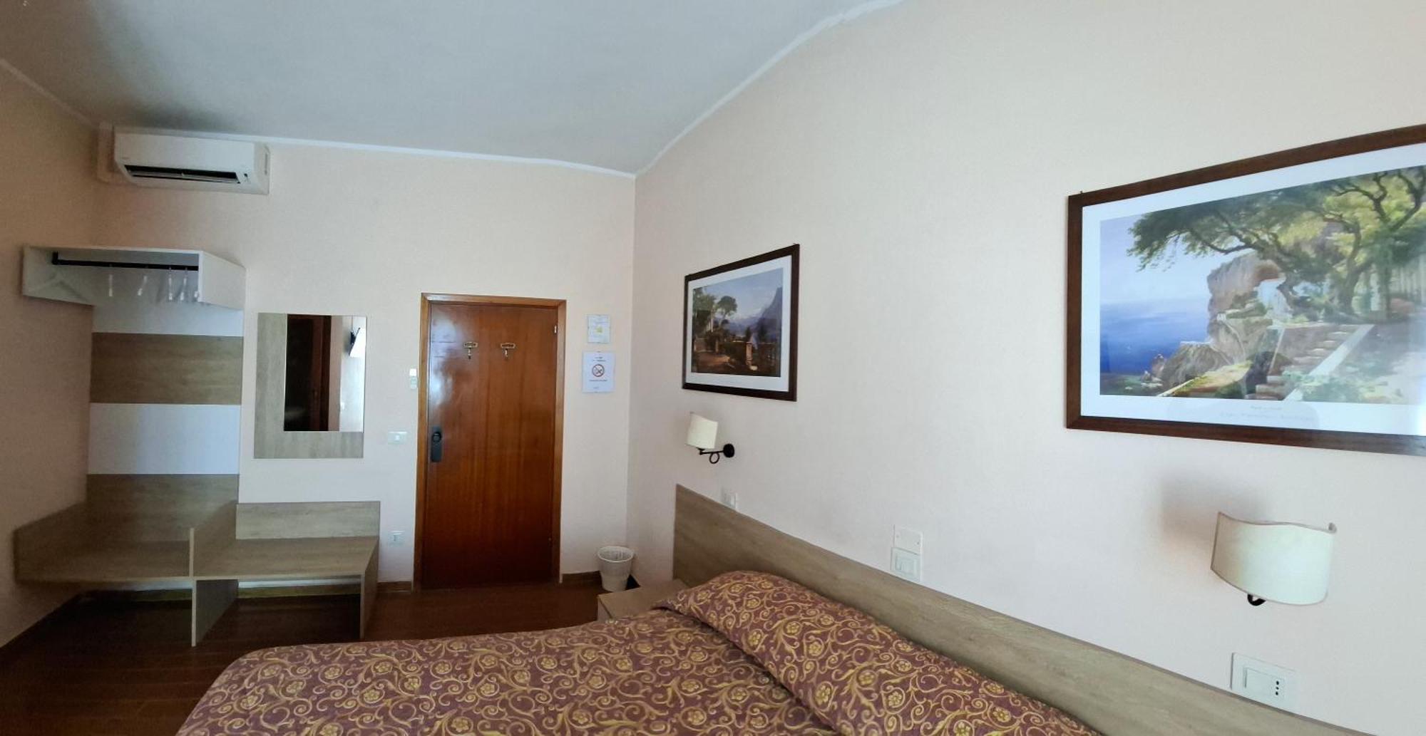 Lea Hotel *